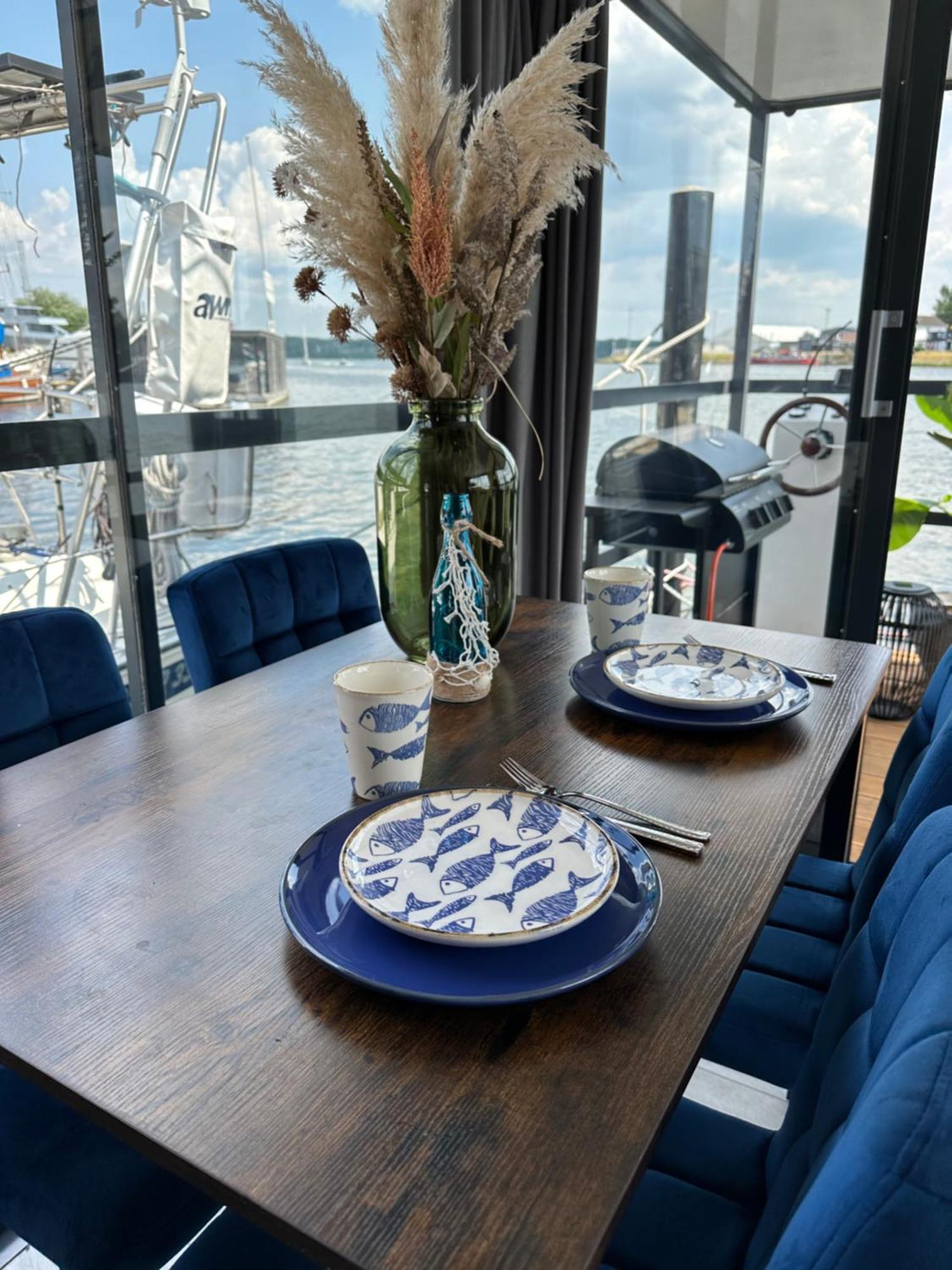 Premium Hausboot Trave Traum Daire Lübeck Dış mekan fotoğraf