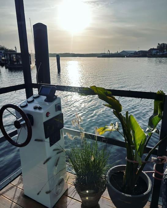 Premium Hausboot Trave Traum Daire Lübeck Dış mekan fotoğraf